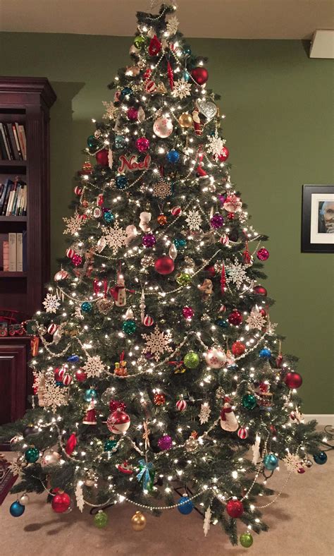 steps   perfectly decorated christmas tree