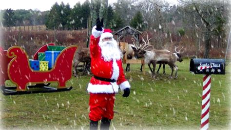 Reindeercam Watch Santa Feed His Reindeer Live From Nova Scotia