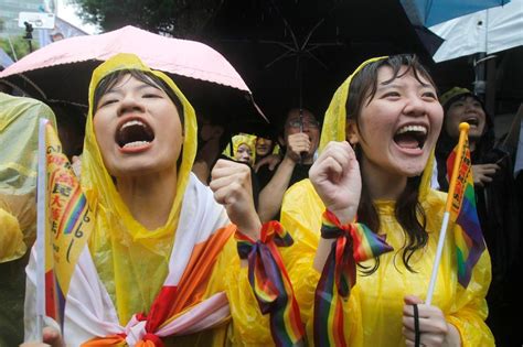 taiwan becomes asia s first country to legalise same sex marriage