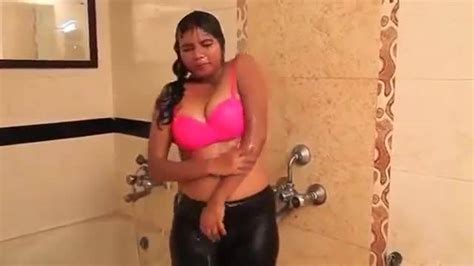 hot indian desi aunty shows big boobs in bathroom free