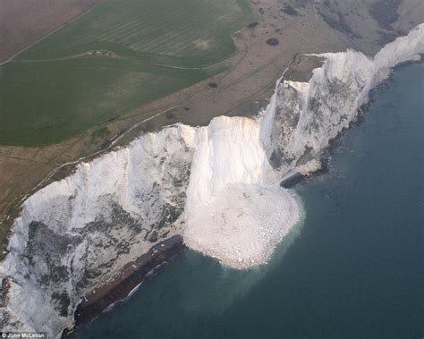white cliffs  dover suffer large collapse earth  sottnet