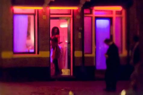 Tourists In Amsterdam Red Light District Ordered To Turn