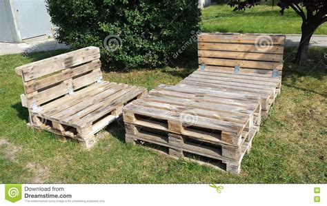 meubles avec les palettes en bois photo stock image du people sidence