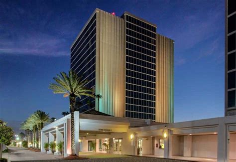 doubletree  hilton   entrance  universal  orlando florida loveholidays