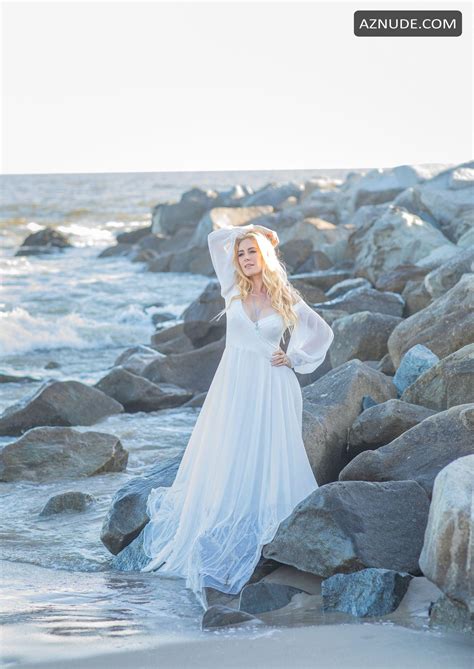 heidi montag sexy dress while posing for photos this weekend in malibu