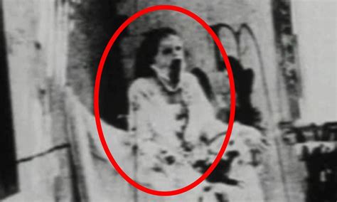 10 creepiest ghost photos ever taken the truth behind