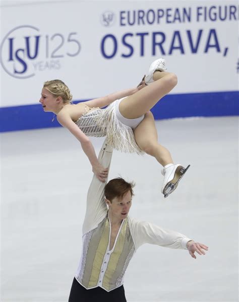 Medvedeva Tarasova And Morozov Win Short Programs Daily