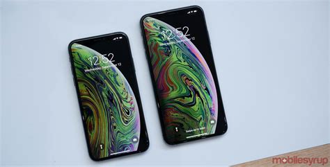 iphone xs  iphone xs max hands  apples giant  smartphone