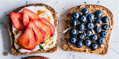 The 15 Best Healthy Late Night Snacks According To Dietitians