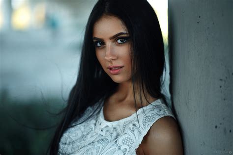 Maks Kuzin Darina Women Long Hair Face Model Looking