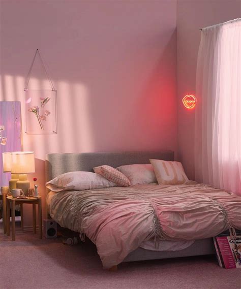 Pin By Amber Mcdonald On Fluorescence Bedroom Design Pink Bedroom