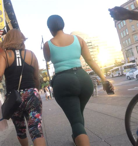 Huge Booty Sexy Latina In Green Leggings – Phatassvision