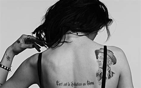 Frances Cobain Tattoos On Back Frances Bean Cobain