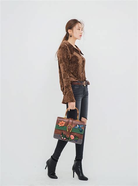 Park Jung Yoon Brown Velvet Blouse Dark Jeans Pulsa Unipin