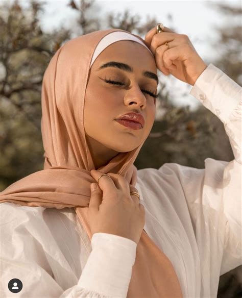Portrait Poses Portrait Girl Hijab Makeup Velvet Dress Designs Arab
