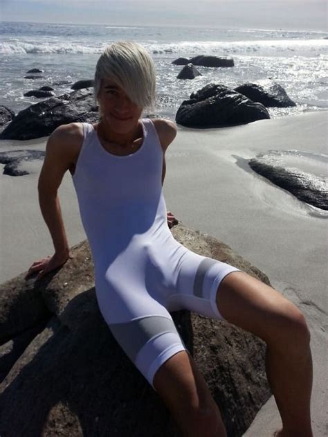 Bulgeloverblog White Singlet At The Beach Gutter Søte
