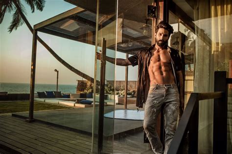 sexiest shahid kapoor body shahid kapoor s hot and well