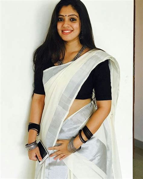 25 bästa white saree idéerna på pinterest blusdesign sariblus och indiskt mode