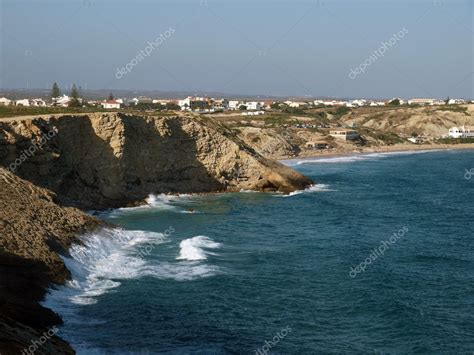 kust  de buurt van sagres punt  portugal stockfoto  wjarek