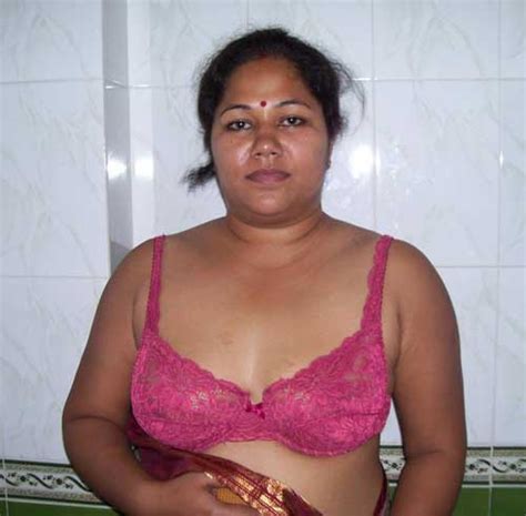 indu aunty ke sexy boobs saree ke andar antarvasna indian sex photos