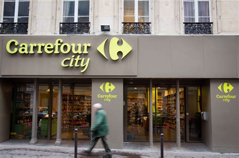 reporter fait  scandale dans  carrefour city  le fait fermer