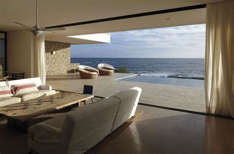 20 Gorgeous Living Rooms With Ocean Views