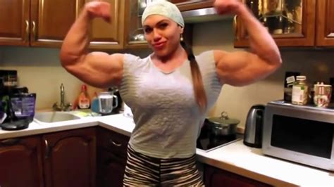 biggest female bodybuilder nataliya kuznetsova trukhina flexing hardcore 22 5 in 57 cm biceps