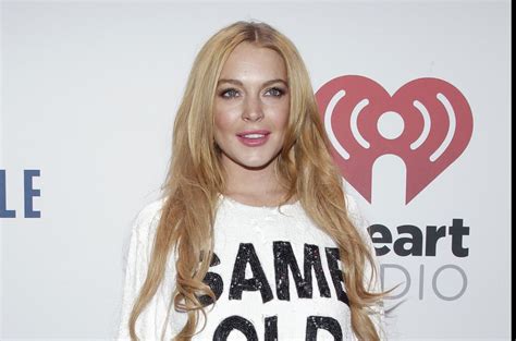 Lindsay Lohan Sparks Photoshop Controversy With Underwear Selfie