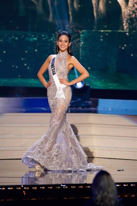 Gambar Foto Miss Indonesia Elvira Devinamira Di Top 15 Miss Universe