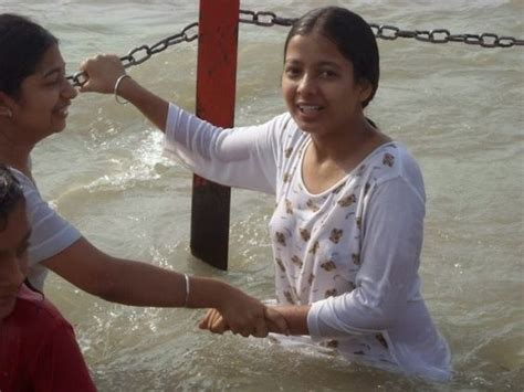 indian desi hindu girls bathing in ganga river hot photos desi girls pinterest indian