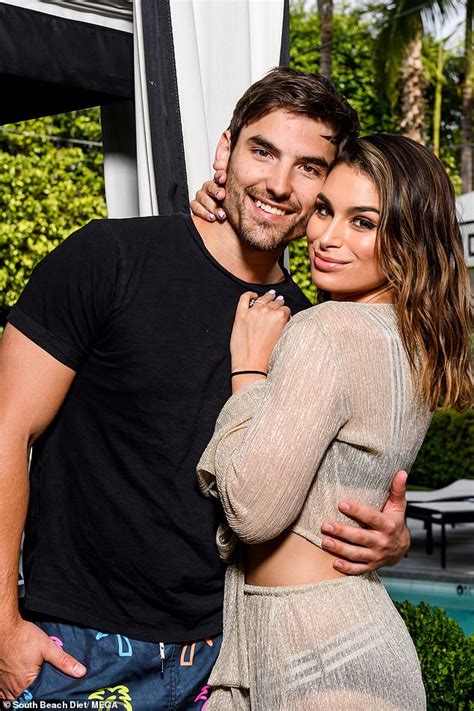 the bachelor s ashley iaconetti and jared haibon get married in rhode