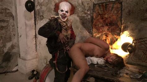 naomi bennet and clown enzo74