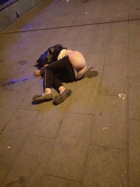 【動画】泥酔して路上で寝た女さん、クンニされてしまう… ポッカキット