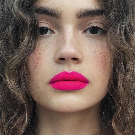 pinklips minimalist makeup beauty lipstick bright pink lipsticks