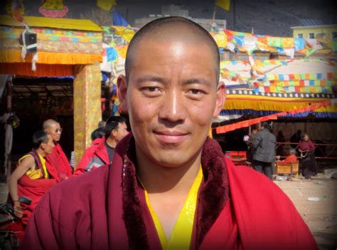 escritora china detiene monje tibetano  partidarios