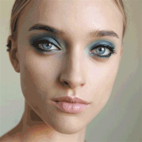 How To Make Your Eye Shadow Actually Stay On