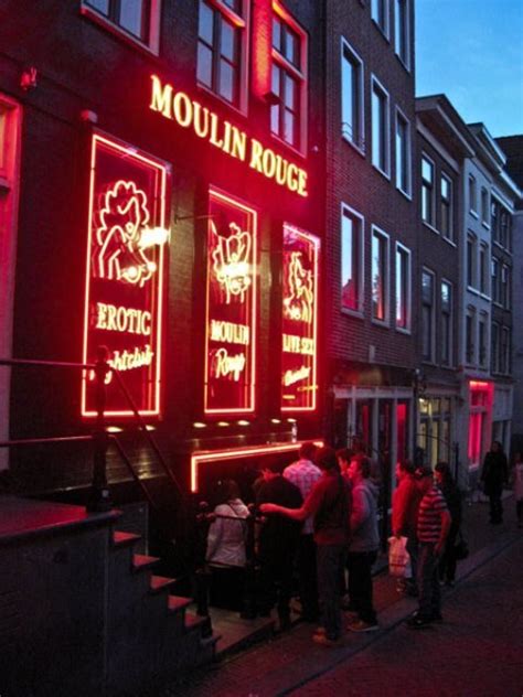 Des Plans Minuscule Intense Amsterdam Vitrine Rouge Caroline Injustice