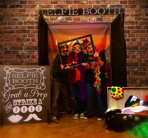 event photo booths ideas tips  tricks    engaging