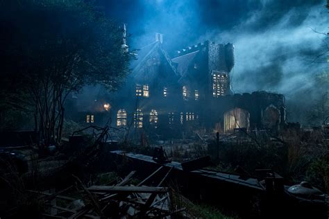 haunting  hill house images reveal  netflix horror series