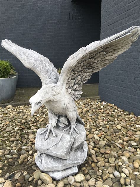 adelaar sculptuur tuinbeeld gegoten beton steen dieren tuin