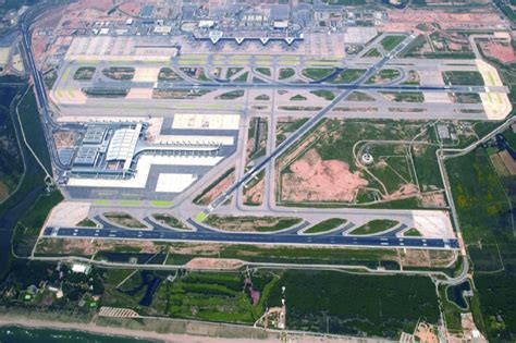barcelonas airport expansion     brainer     living  barcelona