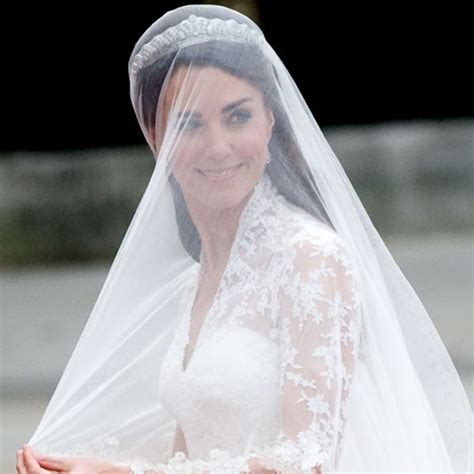 wear  veil   wedding day