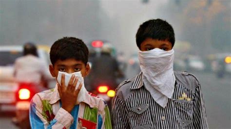 delhi struggles  survive  severe air pollution people  die earlier  usual mobygeekcom
