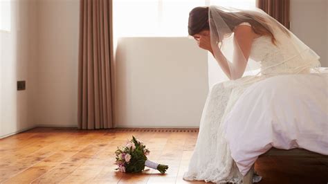 bride reads out cheating fiancé s racy affair texts instead of vows at