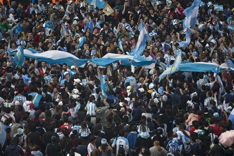 argentina s world cup soccer squad returns to buenos aires to an