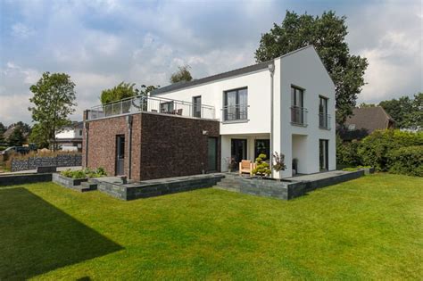 modernes einfamilienhaus mit satteldach architektur