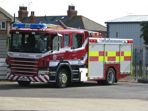 fire engines photos west sussex scania 09