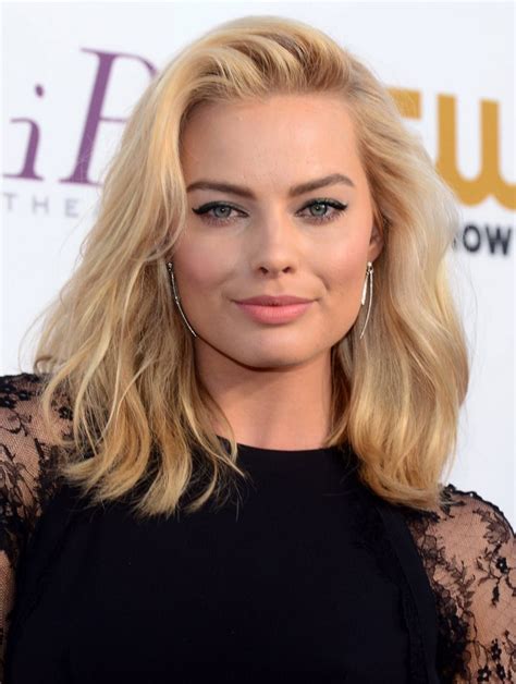 We Need To Discuss Margot Robbie S Hot Brothers Mum S Lounge