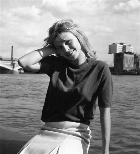 Julie Christie By The Thames 1963 Flashbak