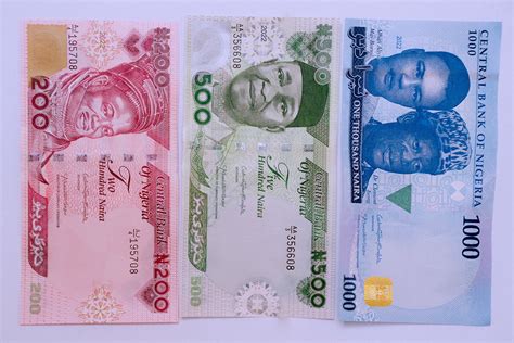 president buhari unveils  redesigned naira notes  pictures